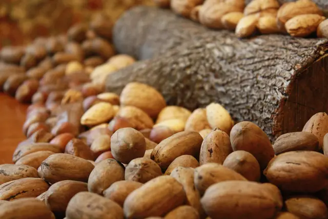 Mixed whole nuts